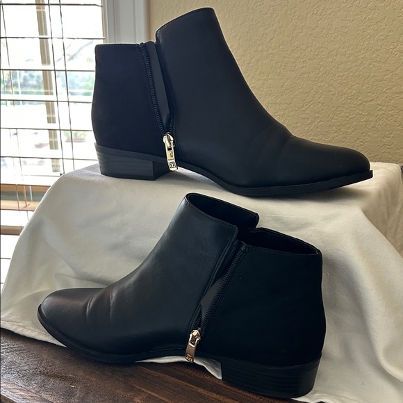 Liz Claiborne Classic Black Ankle Booties - Picture 4 of 9
